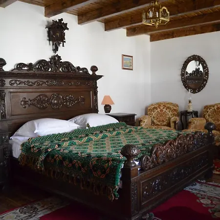 Pensión Casa Veche 3*