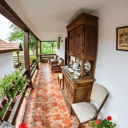 Casa Veche 3*